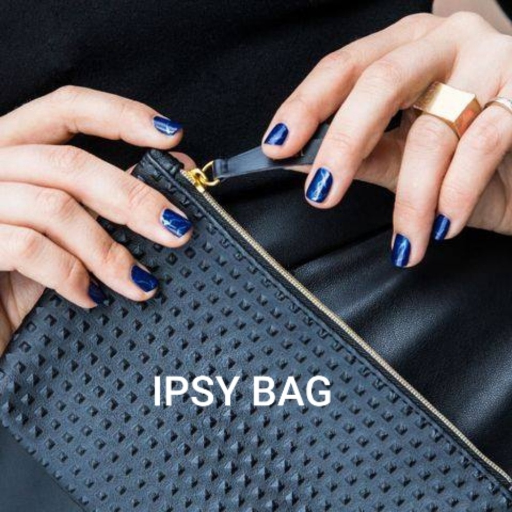 IPSY Monthly Beauty / Makeup Bag w/8 Itemd
